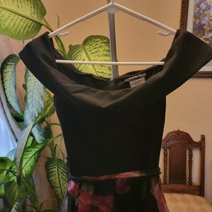 Brand: B Darlin   Size: Junior3/4    Color: Black with Red /green Flowers